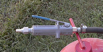 Dead
man control nozzle for pressure blaster